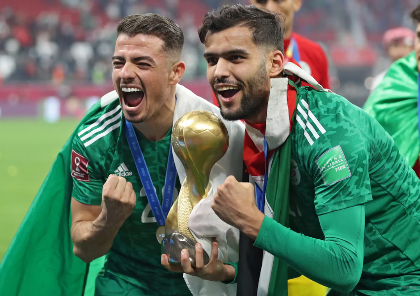l’Algérie s’impose face à la Tunisie et soulève le trophée