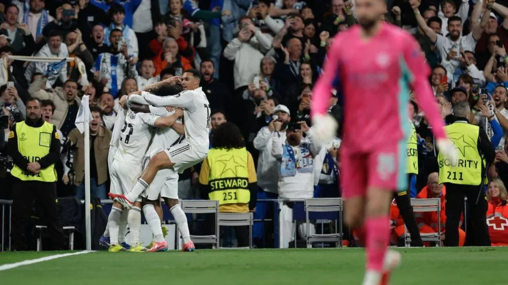 deuxième but du triplé de Valverde face à Man City