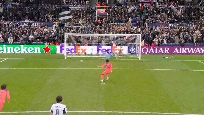 Lamine Yamal penalty Newcastle Ligue des champions 2026